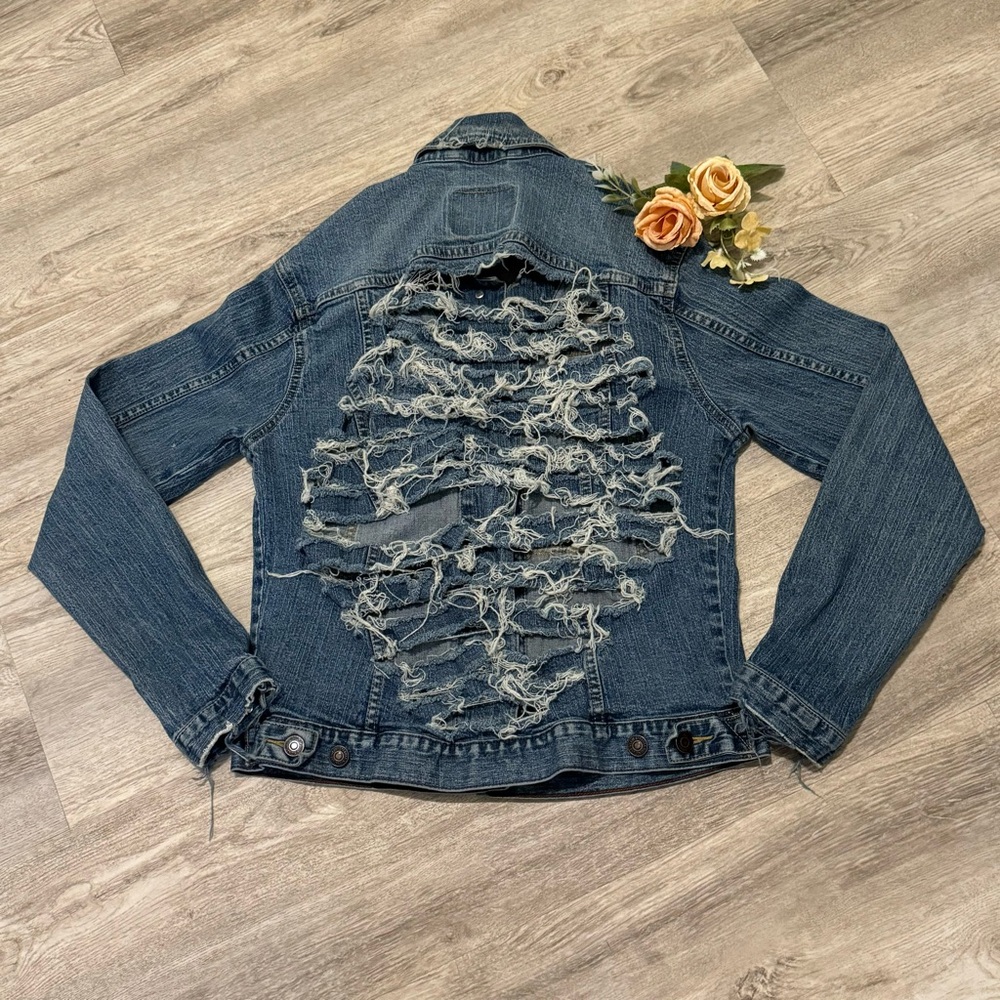 NEW Signature by Levi Stratus Heavy Distressed Rib Cage Denim Jacket Size Small - Picture 1 of 13